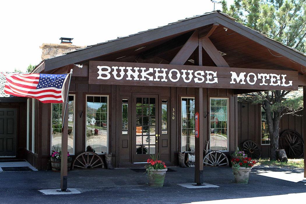 Bunkhouse Motel Guernsey Exterior photo